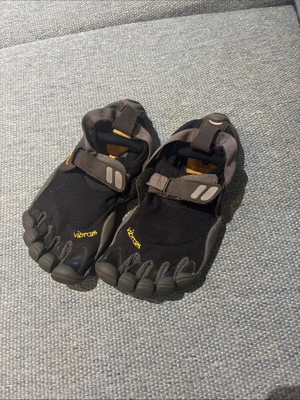 Vibram 5 fingers shoes! Youth 3